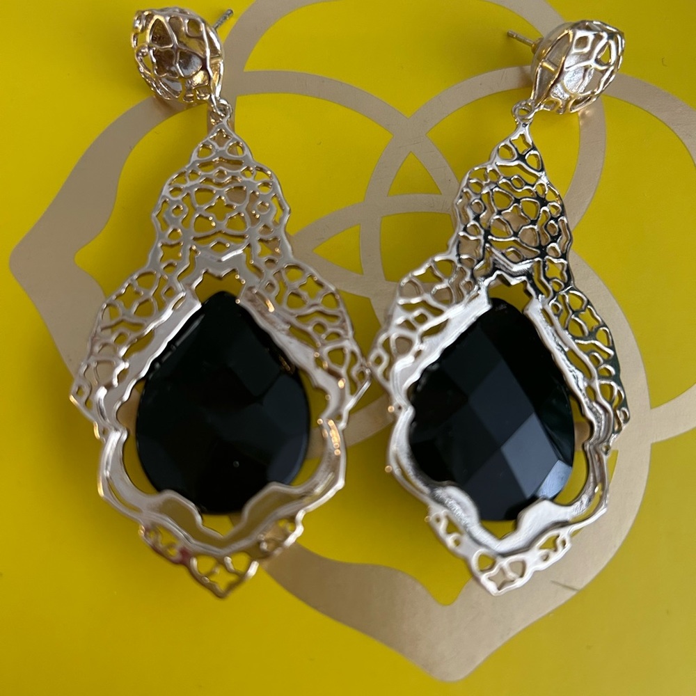 EUC Very Vintage and HTF Ayanna earrings
